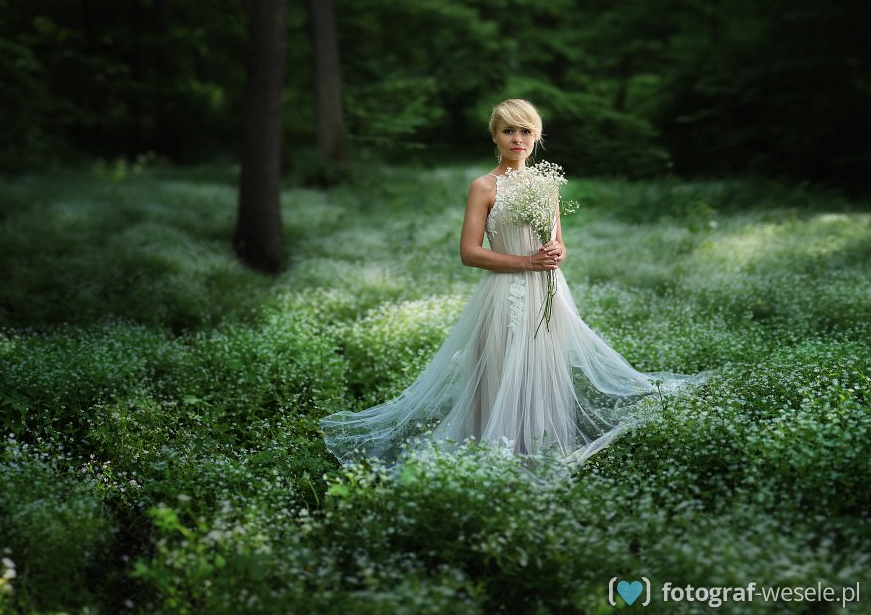 Artystyczne zdjęcia ślubne - Gdynia - Panna młoda w lesie 