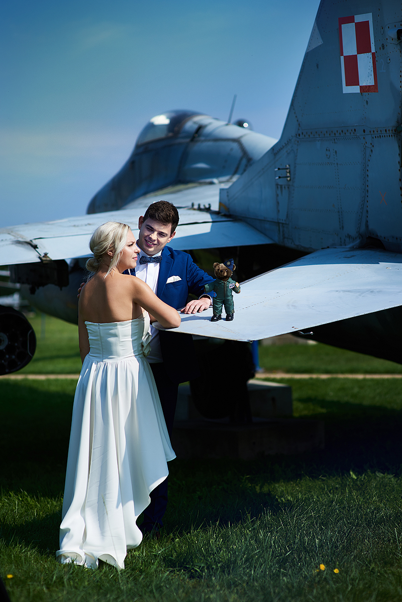 Sesja ślubna w Muzeum Lotnictwa w Dęblinie 2