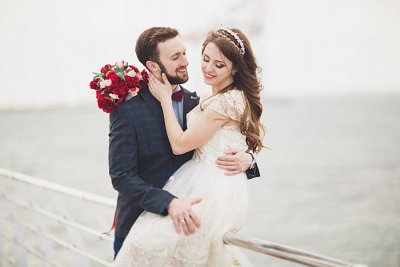 Jak wybrać fotografa ślubnego - skuteczne sposoby nowożeńców