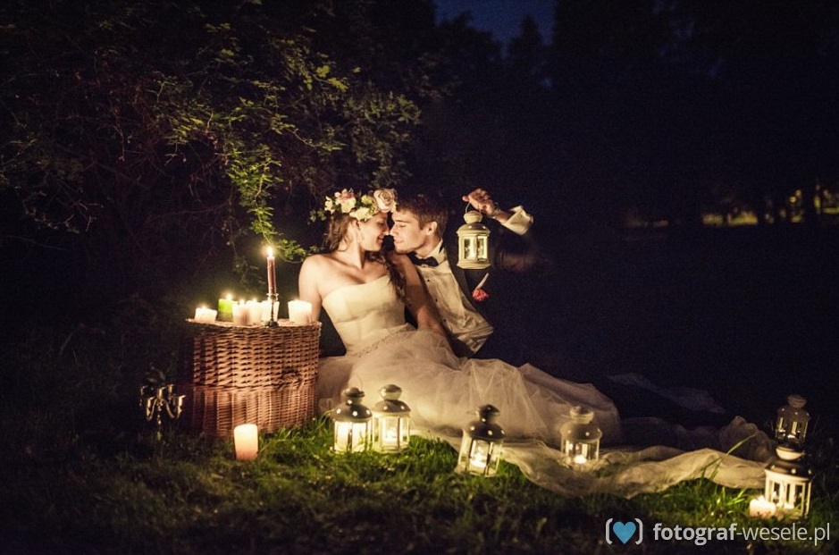 Nocna sesja ślubna w parku