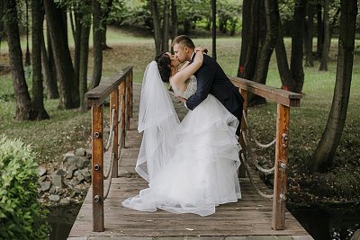 Zdjęcia ślubne w okolicach Rudej Śląskiej - las w Kochłowicach, park w Ornontowicach